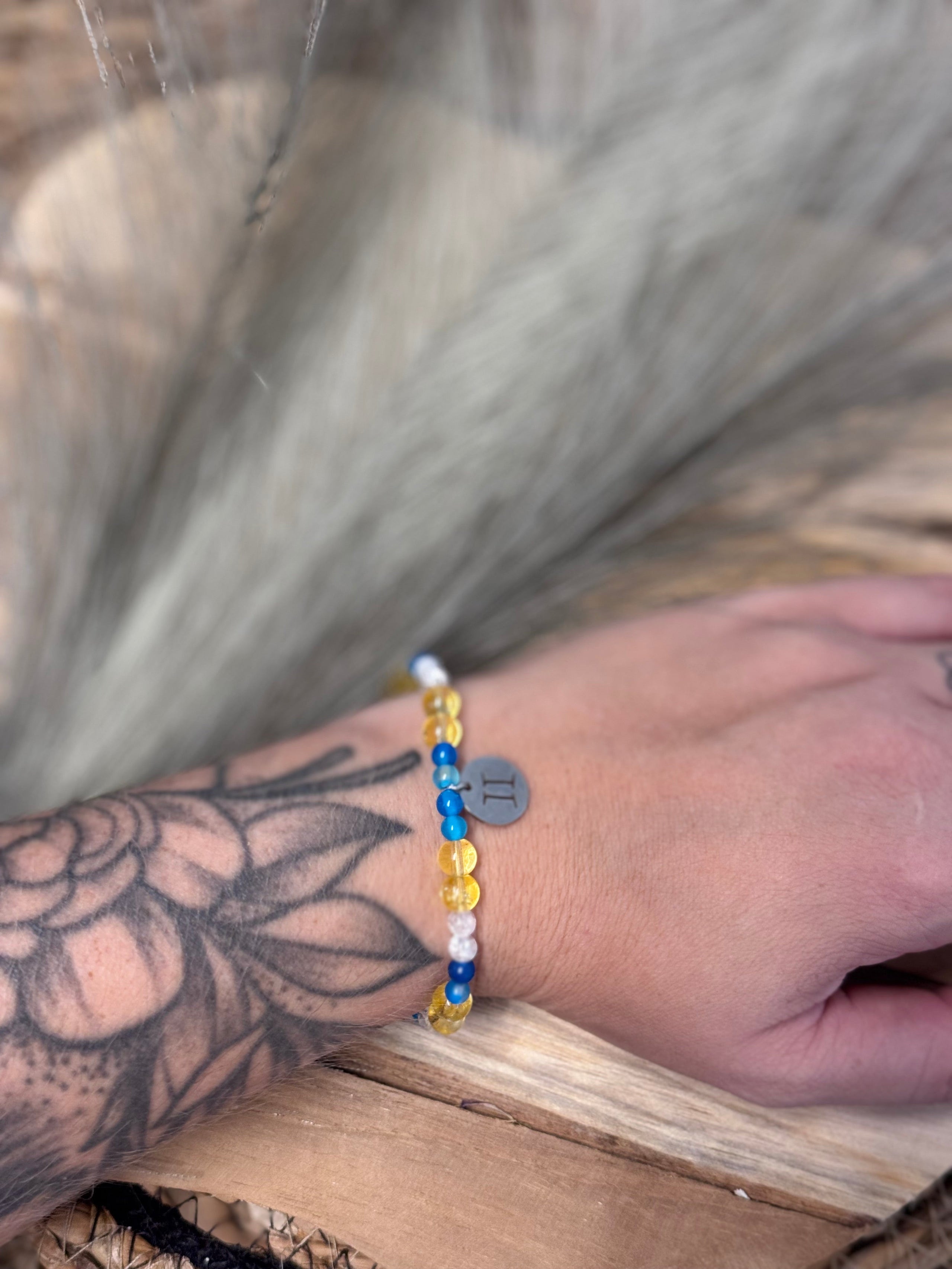 Armbänder und Halsketten