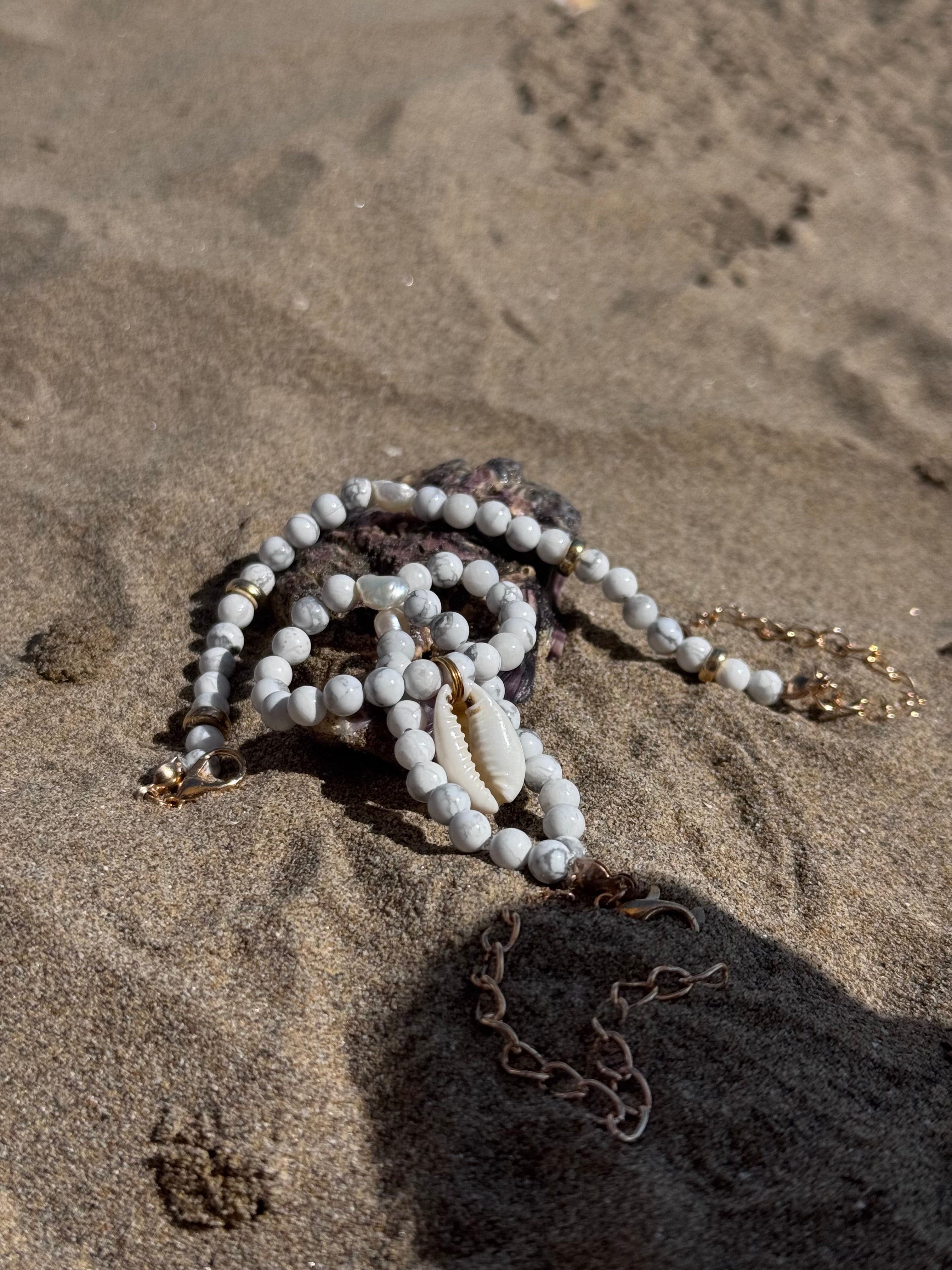 Armbänder und Fußketten