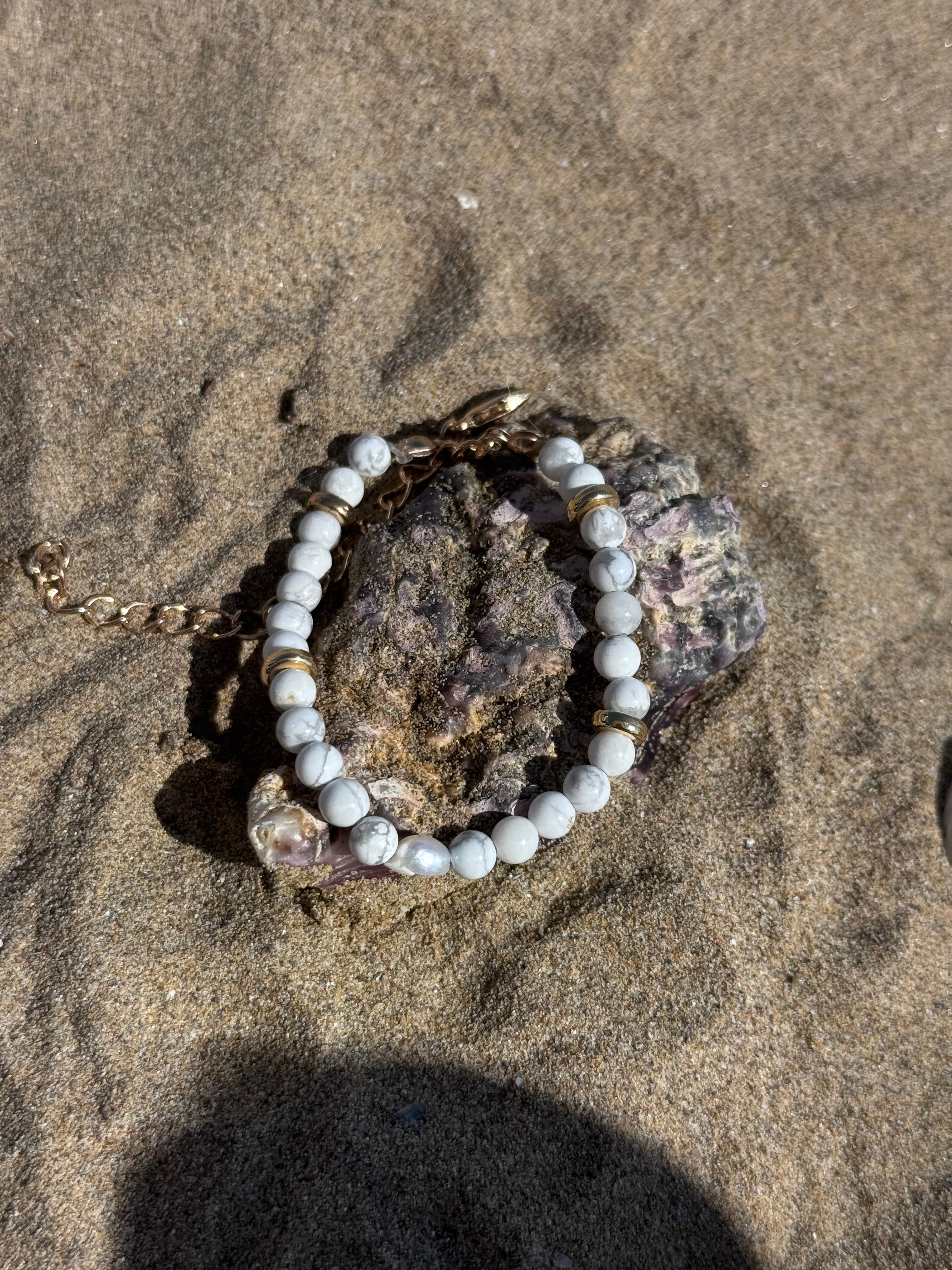 Armbänder und Fußketten