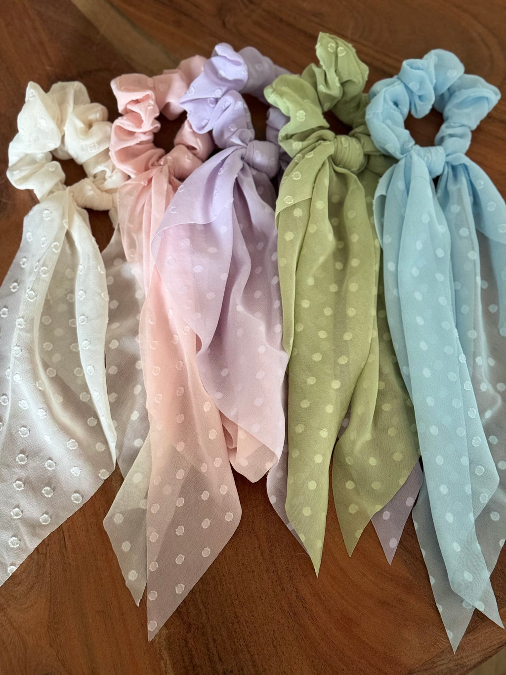 Scrunchies mit Bänder